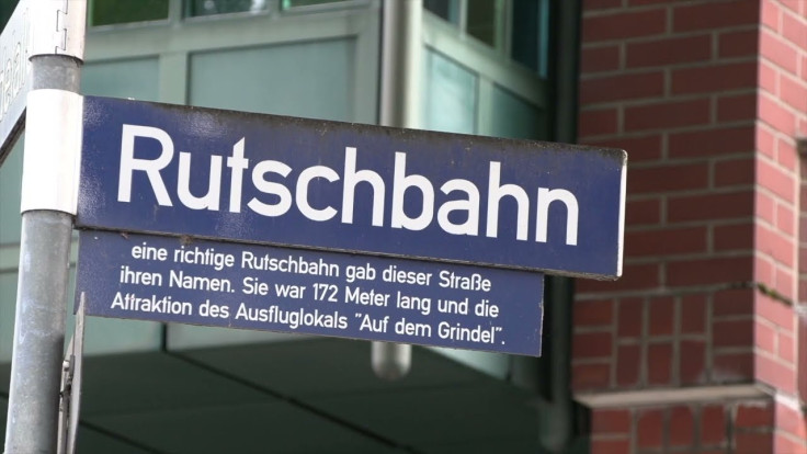 Vereinigte Alte und Neue Klaus in der Rutschbahn